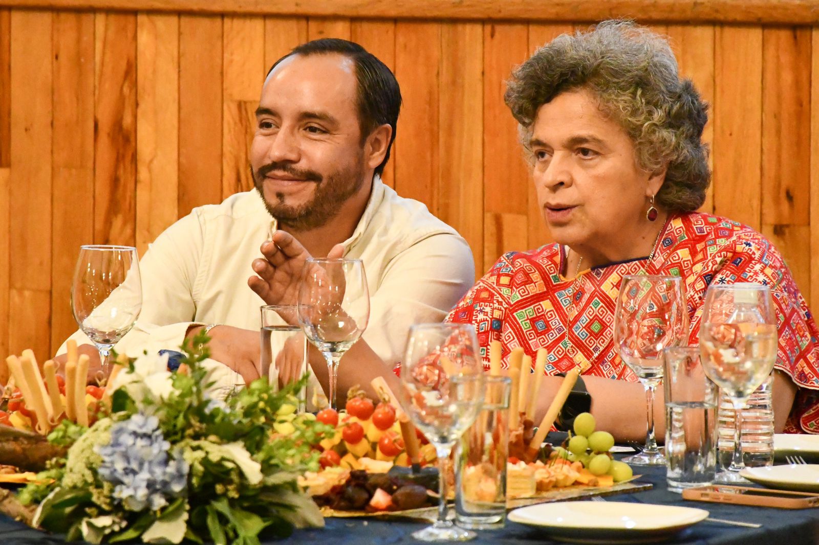 Beatriz Paredes da espaldarazo a Pablo Badillo; es la mejor opción para la alcaldía de Apizaco, destaca